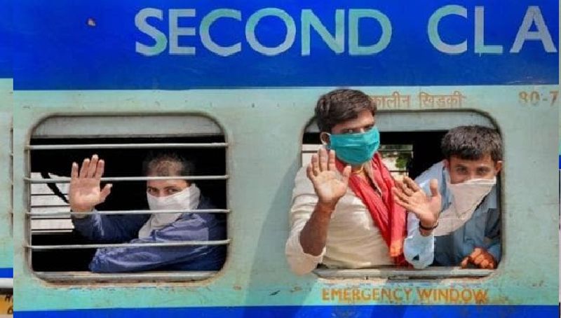 पानीपत लौटने वाले प्रवासी मजदूर मोहम्मद नैयर ने कहा कि हमलोग काम करने के लिए हरियाणा के पानीपत जा रहे हैं। वहां के एक बड़े किसान ने सरकार से अनुमति प्राप्त करने के बाद हम लोग के लिए बस भेजी है। कोविड-19 के खतरे के बावजूद भी परिवार का पेट पालने के लिए हम लोगों को बाहर जाना पड़ रहा है।
