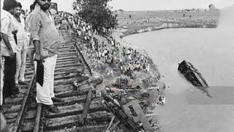 ट्रेन ने कुछ ही दूरी तय की थी कि मौसम खराब हो गया। तेज आंधी के बाद बारिश भी होने लगी। तब तक ट्रेन रेल के पुल संख्या 51 के पास पहुंच गई थी। ट्रेन अपनी रफ्तार से दौड़ रही थी कि तभी अचानक ट्रेन के ड्राइवर ने ब्रेक लगा दिया। जिसके बाद पैसेंजर ट्रेन की सात बोगी पुल से बागमती नदी में जा गिरी।
(फाइल फोटो)