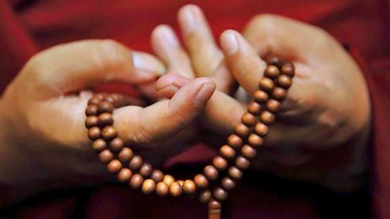 Weird superstitions that people still believe-snj