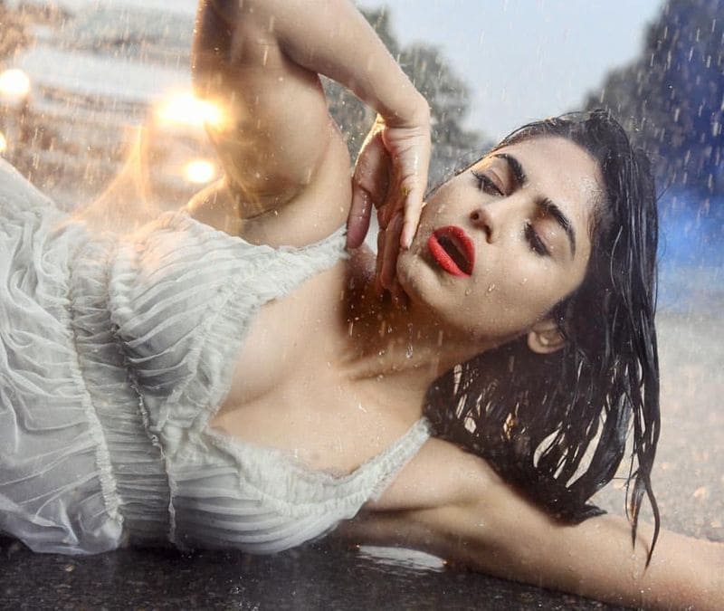 Ram Gopal Varmas Vangaveeti Fame Naina Ganguly Hot Photos