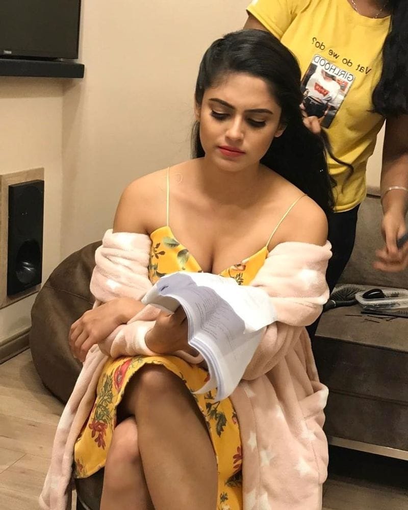 Ram Gopal Varmas Vangaveeti Fame Naina Ganguly Hot Photos