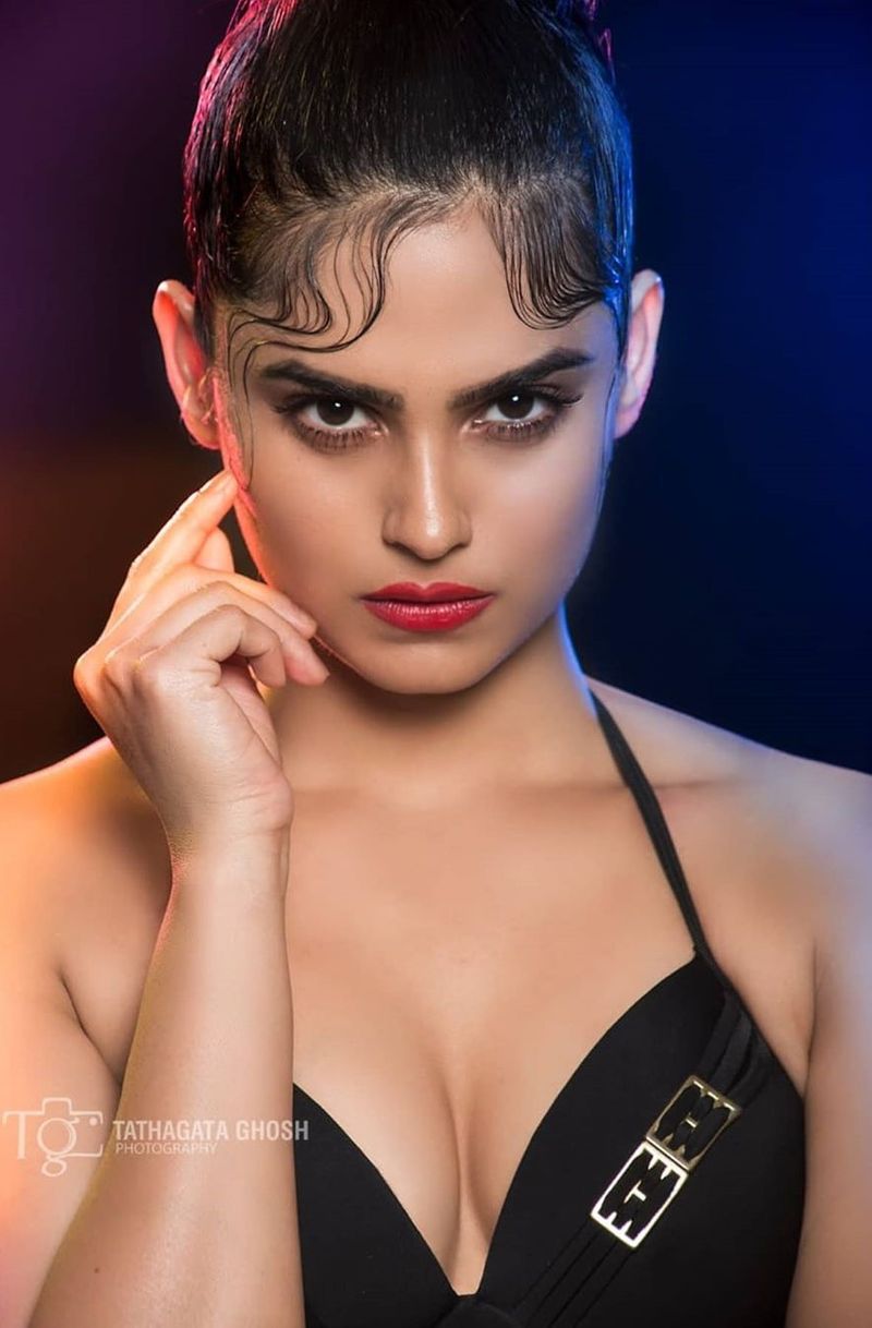 Ram Gopal Varmas Vangaveeti Fame Naina Ganguly Hot Photos