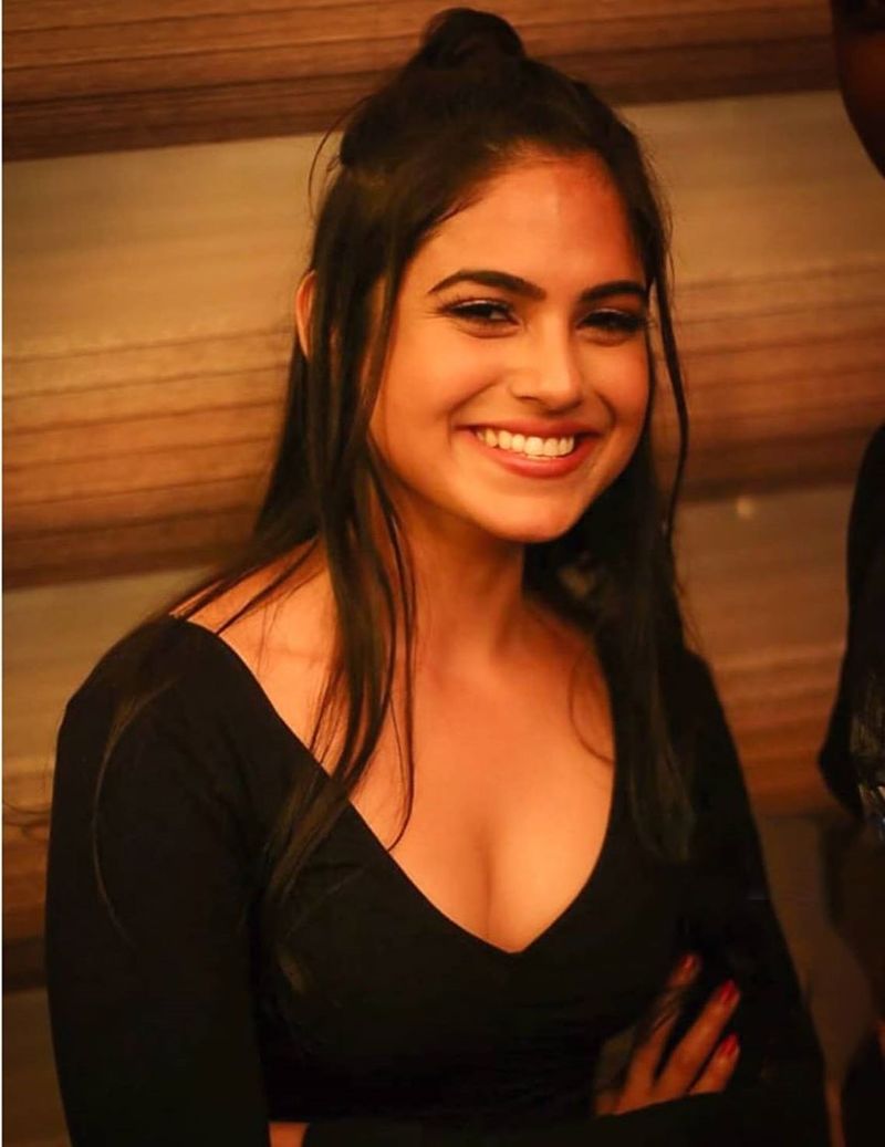 Ram Gopal Varmas Vangaveeti Fame Naina Ganguly Hot Photos