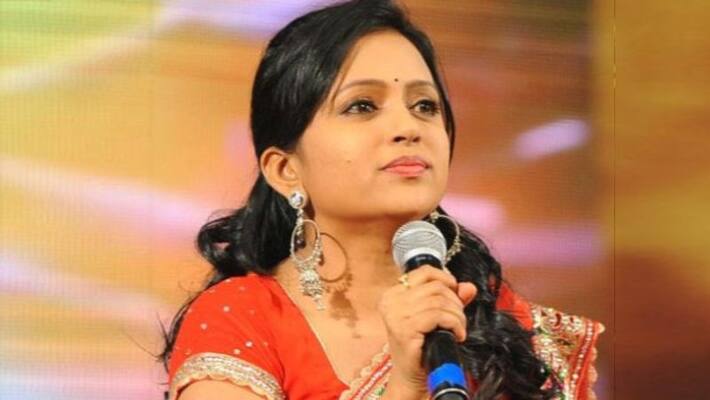 Suma Kanakala shares a quirky video dancing to Ramuloo Ramulaa Song Suma Kanakala shares a quirky video dancing to Ramuloo Ramulaa Song