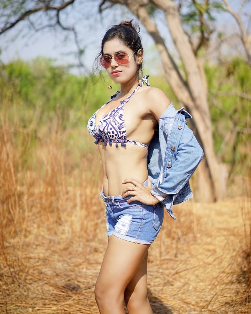 Hot Bikini Model Tanupriya Das instagram Photos
