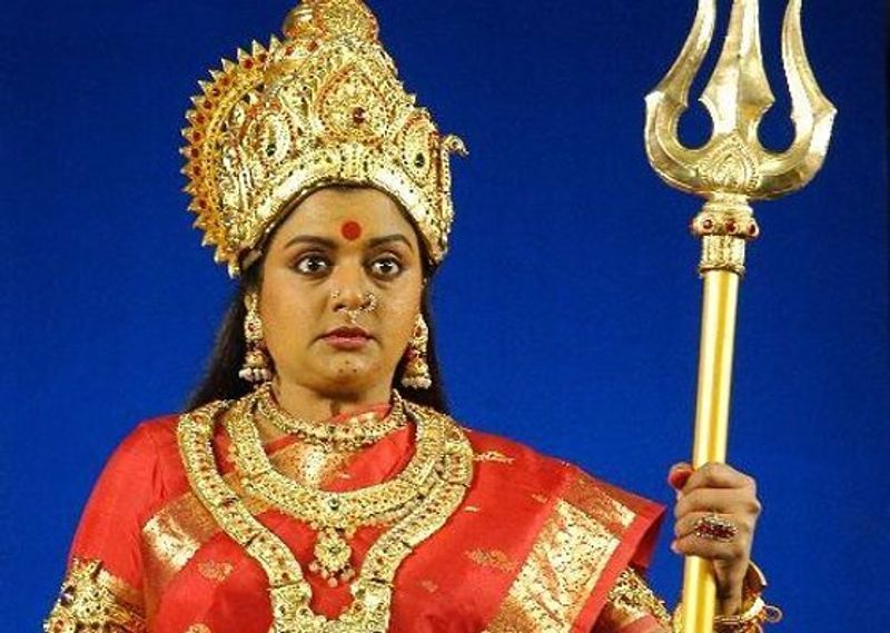 'துர்க்கை அம்மன்', 'அவதாரம்' ஆகிய படங்களில் நடிகை பானுபிரியா அம்மன் வேடத்தில் நடித்துள்ளார். இவருடைய பெரிய பெரிய கண்கள் அம்மன் வேடத்திற்கு அவ்வளவு பொருத்தமாக இருக்கும் . 