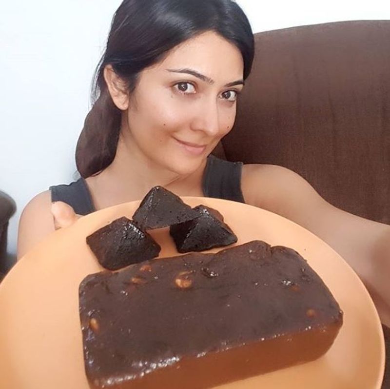 ಕಪ್ಪು ಬೆಲ್ಲ ಬಳಸಿ ಮಾಡಿರುವ ಸ್ವೀಟ್ ಇದು.