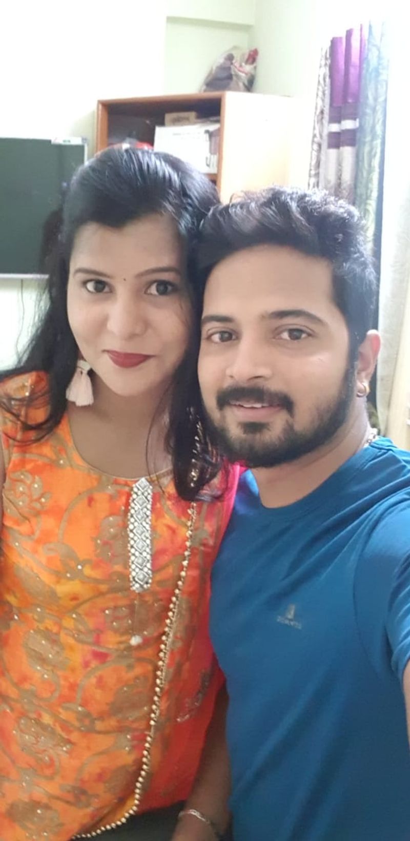 ಆರೋಪಿ ದಿನೇಶ್ನನ್ನು ಕಳೆದ 5 ವರ್ಷಗಳಿಂದ ಚಂದನಾ ಪ್ರೀತಿಸುತ್ತಿದ್ದರು. ಮದುವೆಯಾಗುವುದಾಗಿ ನಂಬಿಸಿ 5 ಲಕ್ಷ ಪಡೆದಿದ್ದ ಹಾಗೂ ದೈಹಿಕವಾಗಿ ಚಂದನಾರನ್ನು ಬಳಸಿಕೊಂಡಿದ್ದ ಎಂದು ದೂರು ನೀಡಲಾಗಿತ್ತು.