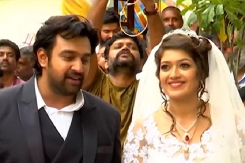இவர்களுடைய காதலுக்கு இரு வீட்டை சேர்ந்தவர்களும் பச்சை கொடி காட்டவே, மேக்னா ராஜியின் குடும்ப வழக்க படி கிறிஸ்துவ முறையிலும், சிரஞ்சீவி சர்ஜாவின் குடும்ப முறைப்படி இந்தி முறையிலும் திருமணம் செய்து கொண்டனர்.