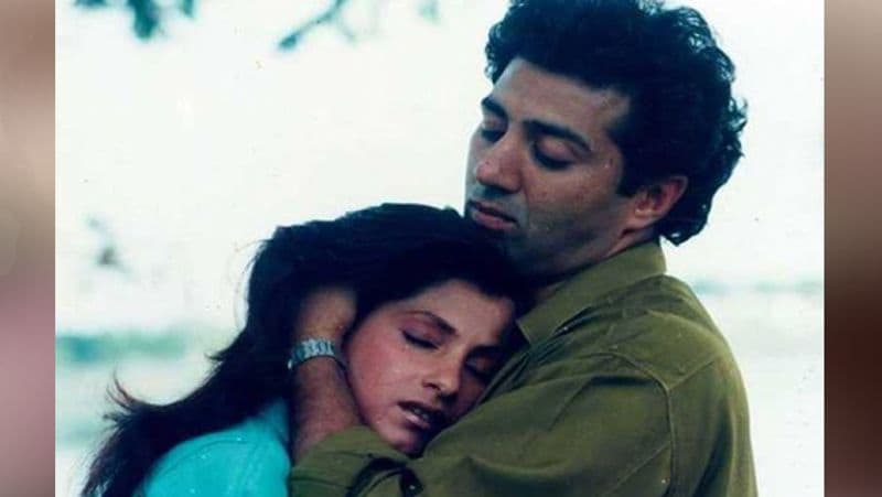 সানির প্রথম প্রেম অমৃতা সিংয়ের সঙ্গে বিচ্ছেদ হওয়ার পরই বিবাহিত ডিম্পলকে স্ত্রীর মর্যাদা দিয়েছিলেন সানি। শোনা গিয়েছিল গোপনে নাকি বিয়েও সেরেছিলেন ডিম্পল ও সানি।