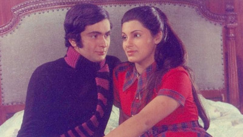 বিচ্ছেদের পরেই ১৯৮৫ সালে ফের বড়পর্দায় ফেরেন ডিম্পল। 'সাগর' সিনেমা দিয়ে ফের সুপারহিটের তকমা সকলের মন জয় করে নিয়েছিলেন ডিম্পল। সেরা অভিনেত্রীর পুরষ্কারও জেতেন তিনি।