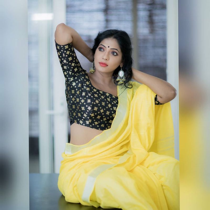 பெரிதாக எந்த ஒரு அவப்பெயரும் இன்றி வெளியேறி நியூட்ரல் ரேஷ்மா என பெயர் எடுத்தார். அவ்வப்போது, சமூகவலைதளத்தில் தன்னுடைய அழகிய புகைப்படங்களை வெளியிட்டு, பட வேட்டை நடத்த தொடங்கினார்.
