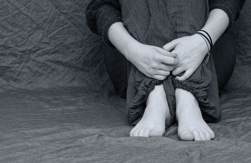 मां ने पति ने खिलाफ केस दर्ज कराया
लड़की की मां ने पति के खिलाफ पुलिस में शिकायत दर्ज की। इसके बाद पुलिस एक्शन में आई। पुलिस ने मामला दर्ज कर आरोपी को गिरफ्तार कर लिया है। पुलिस ने मामले की जांच शुरू कर दी है। 