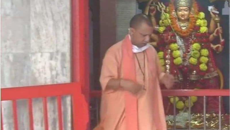 80 दिन बाद सोमवार से मन्दिर के कपाट श्रद्धालुओं के लिए खोल दिये गए हैं। अभी तक मंदिर में कम श्रद्धालु ही आये है। मुख्यमंत्री का निर्देश दर्शन-पूजन के दौरान हर हाल में फिजिकल डिस्टेंसिंग के पालन को लेकर है। मुख्यमंत्री आज यहां अब आइएमए और व्यापार मंडल के पदाधिकारियों के साथ बैठक करेंगे।