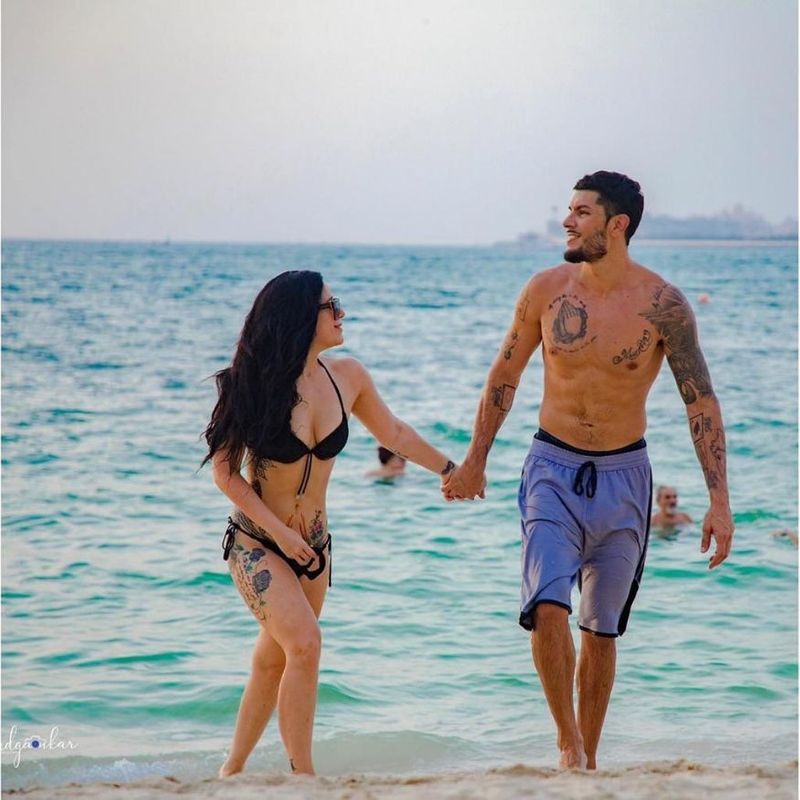Mother Ayesha is also seen commenting for her romantic posts, but her brother Tiger appears to have started feeling sick and vomiting.
