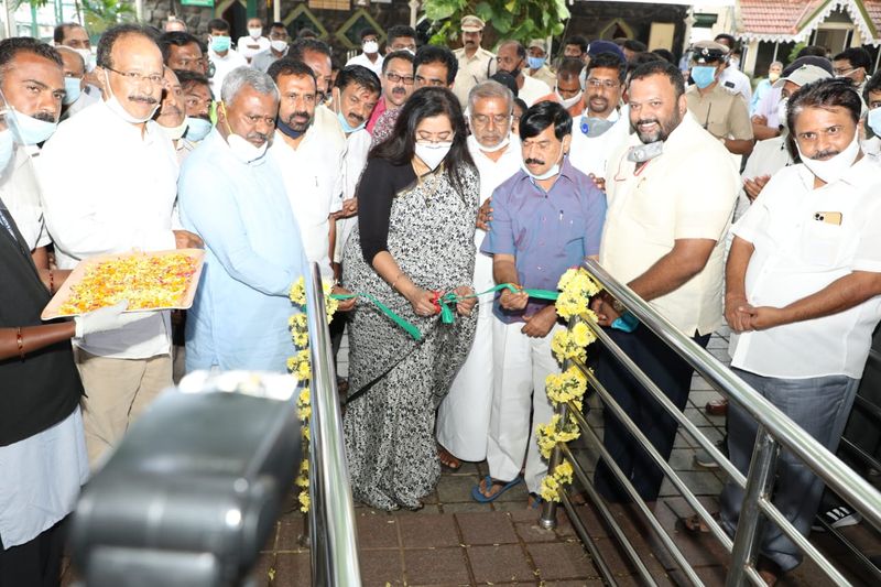 ಸಚಿವರು ಈಗಾಗಲೇ ಕ್ಷೇತ್ರದ ಜನತೆಯಿಂದ, ಆಪ್ತರಿಂದ ಹಾಗೂ ಜನಪ್ರತಿನಿಧಿಗಳಿಂದ ಮೃಗಾಲಯಕ್ಕೆ ಒಟ್ಟು 3.23 ಕೋಟಿ ರೂ. ಹಸ್ತಾಂತರ