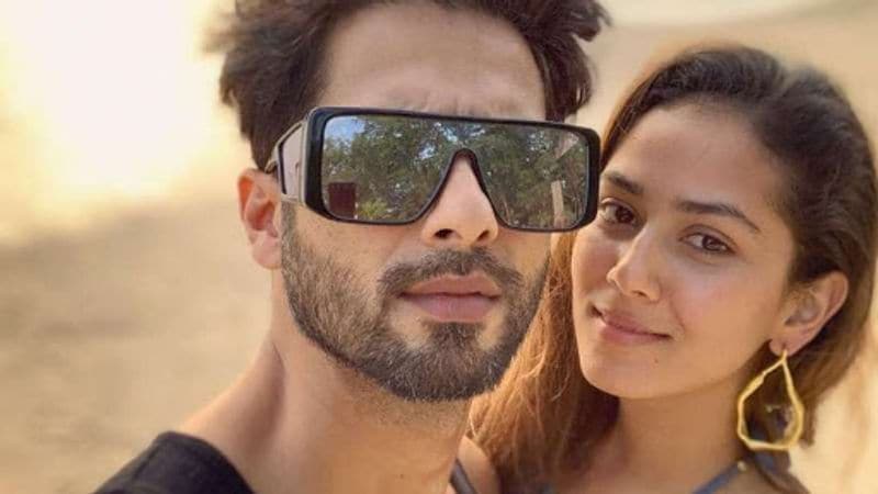 বরাবরই নিজের ব্যক্তিগত জীবনের ছবি সোশ্যাল মিডিয়ায় ভক্তদের সঙ্গ শেয়ার করে লাইমলাইটে থাকেন বলিপাড়ার এই হট দম্পতি।