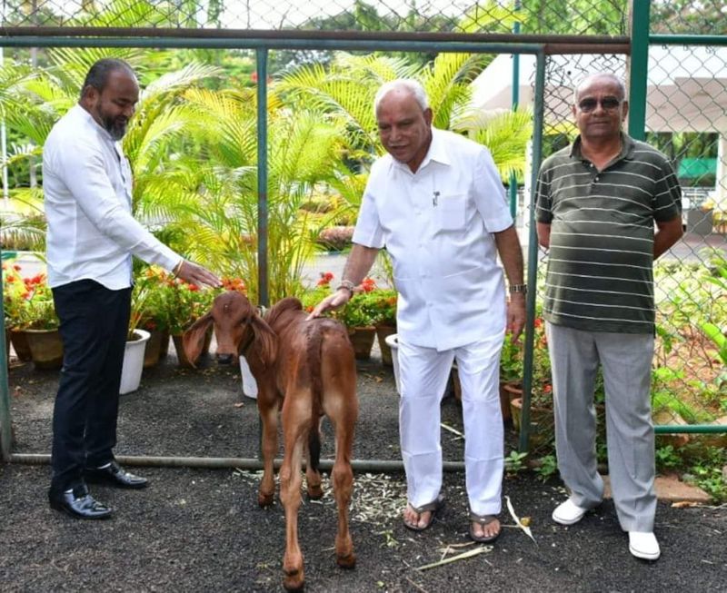 ಯಲಹಂಕ ಶಾಸಕ ಹಾಗೂ ಮುಖ್ಯಮಂತ್ರಿಗಳ ರಾಜಕೀಯ ಕಾರ್ಯದರ್ಶಿ ಎಸ್.ಆರ್. ವಿಶ್ವನಾಥ್ಅವರು ಯಡಿಯೂರಪ್ಪ ಅವರಿಗೆ ಇದನ್ನು ಒಂದು ತಿಂಗಳ ಹಿಂದೆಕೊಡುಗೆಯಾಗಿ ನೀಡಿದ್ದಾರೆ.