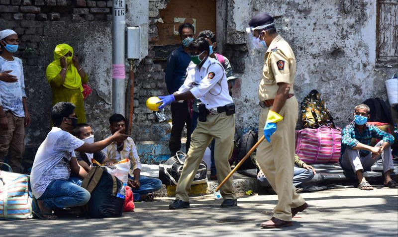 भारत में कोरोना वायरस के 2.57 लाख केस मिल चुके हैं। 7208 लोगों की मौत हो चुकी है। 1.24 लाख लोग ठीक हो चुके हैं। वहीं, 1.26 लाख लोगों का इलाज चल रहा है।