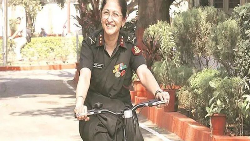 माधुरी 2017 में पुणे के आर्म्ड फोर्स मेडिकल कॉलेज (AFMC) की पहली महिला डीन बनी थीं।