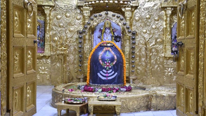 প্রবেশপথে শরীরের তাপমাত্রা পরীক্ষা করা হবে। যার ভিত্তিতে দর্শনার্থী মন্দিরে প্রবেশ করতে পারবে। কেবল সেই সমস্ত ব্যক্তিরই মন্দিরে প্রবেশের অনুমতি দেওয়া হবে, পাশাপাশি মাস্কপরা না থাকলে মন্দিরে প্রবেশ সম্পূর্ণভাবে নিষিদ্ধ।