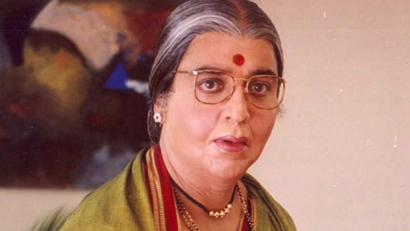 কমল হাসানঃ বলি অভিনেতা কমল হাসান 'চাচি ৪২০' ছবিতে ফাটিয়েঅভিনয় করেছিল। সেখানেও প্রস্থেটিক মেক আপের সাহায্যেই তার লুকফুটিয়ে তোলা হয়েছিল। তার অভিনয় সমালোচকদেরও প্রশংসা কুড়িয়েছিল।
