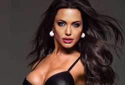 Have you seen sexy and hot bikini photos of Angelina Jolie