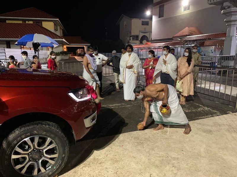 ಸುಮಾರು ಮೂರು ತಿಂಗಳ ಲಾಕ್ಡೌನ್ನಲ್ಲಿಕ್ಷೇತ್ರದ ಜನರಕಷ್ಟ ಆಲಿಸಿದ ಕುಮಾರ್ ಬಂಗಾರ ಪ್ಪ ಕುಟುಂಬ ಸಮೇತರಾಗಿ ಮಂಜುನಾಥ್ ಸ್ವಾಮಿ ದರ್ಶನ ಪಡೆದುಕೊಂಡರು