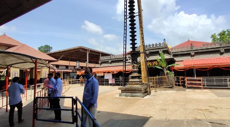 ಸೋಮವಾರ ಮುಂಜಾನೆಯಿಂದಲೇ ಪೂಜಾ ವಿಧಿ ಮುಗಿದ ಬಳಿಕ ದರ್ಶನಕ್ಕೆ ಅವಕಾಶ ನೀಡಲಾಗಿದ್ದರೂ, ಮೊದಲ ದಿನ ನಿರೀಕ್ಷೆಯ ಸಂಖ್ಯೆಯಲ್ಲಿ ಭಕ್ತರು ಬಂದಿರಲಿಲ್ಲ.