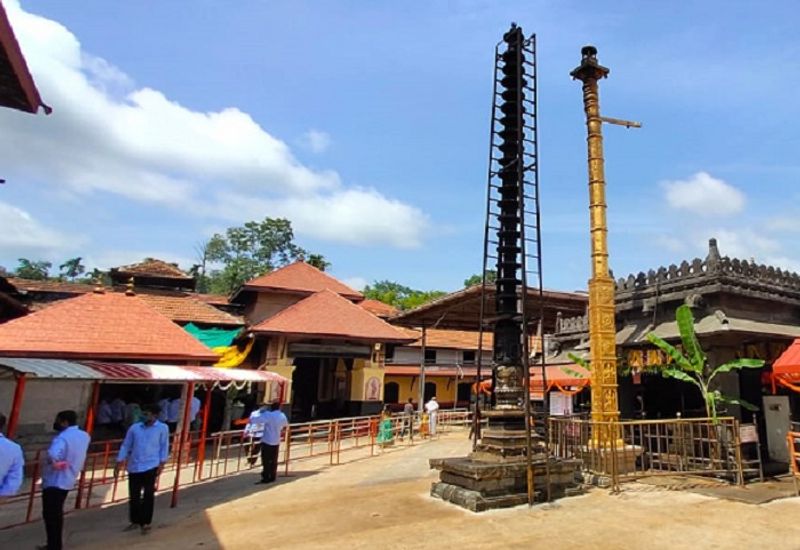 ಸೋಮವಾರ ದರ್ಶನ ಪಡೆದವರಲ್ಲಿ ಹೊರ ರಾಜ್ಯಗಳಿಂದ ಬಂದಿದ್ದ ಭಕ್ತರು ಕಾಣಿಸಲಿಲ್ಲ.