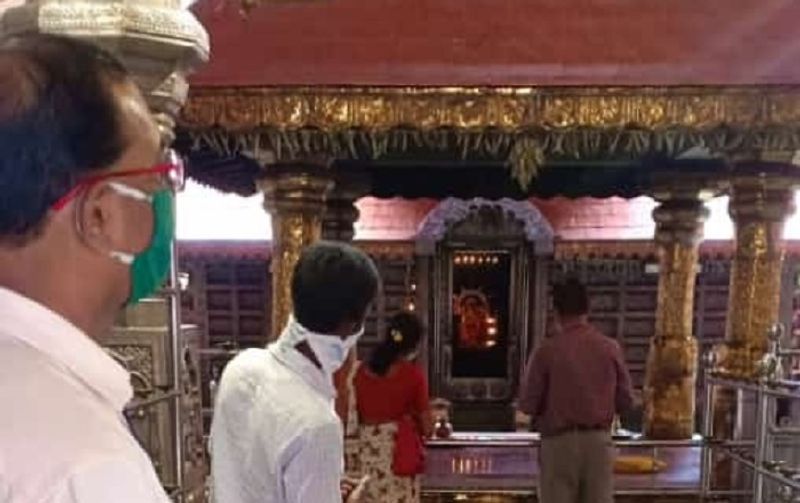 ಮೊದಲ ದಿನ ಪ್ರಮುಖ ದೇವಸ್ಥಾನಗಳನ್ನು ಹೊರತುಪಡಿಸಿದರೆ, ಬೇರೆ ದೇವಸ್ಥಾನಗಳಲ್ಲಿ ಭಕ್ತರ ಸಂದಣಿ ಕಂಡುಬಂದಿಲ್ಲ. ಮಾಲ್ ಹಾಗೂ ಹೊಟೇಲ್ಗಳಲ್ಲಿ ಕೂಡ ಜನರ ಸ್ಪಂದನ ನೀರಸಲಾಗಿತ್ತು.