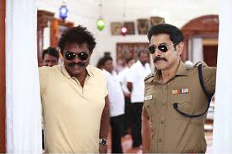 பாலா, மணிரத்னம், ஷங்கர், ஹரி, லிங்குசாமி, தரணி உள்ளிட்ட டாப் இயக்குநர்களின் பேவரைட் பட்டியலில் இடம் பிடித்தார். சீயான் தொட்டது எல்லாம் தூள் பறக்க ஆரம்பித்தது. 