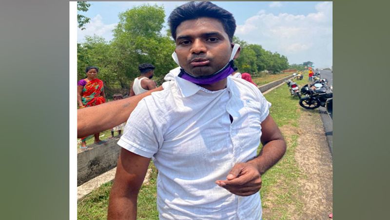 मां को तड़पता देखकर बेटा चीख पड़ा। इस बीच वहां से गुजर रहे कुछ लोगों ने आरोपी को पकड़ने की कोशिश की। उसने भागना चाहा, लेकिन पकड़ा गया। बाद में पुलिस ने पहुंचकर उसे अरेस्ट कर लिया। महिला को इलाज के लिए रिम्स ले जाया गया, हालांकि उसे बचाया नहीं जा सका।