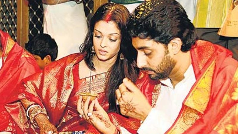 ऐश्वर्या के शादी के दिन वाली ये साड़ी 75 लाख ( उन दिनों) की बताई गई थी। वहीं फेरों के बाद अभिषेक ने उन्हें जो मंगलसूत्र पहनाया था उसकी कीमत करीब 45 लाख रुपए बताई गई थी।