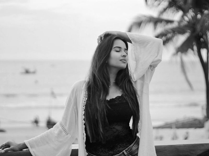 Actress Pujitha ponnada hot and cute photos
