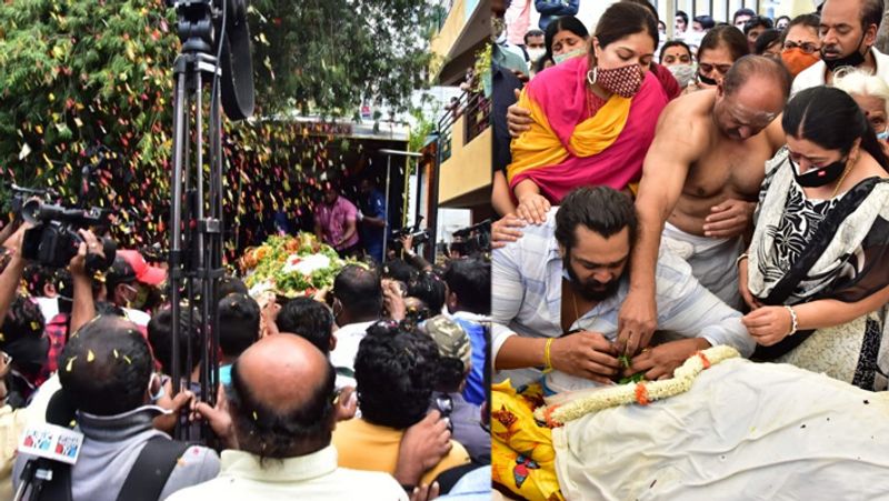 अपने फेवरेट स्टार को अंतिम विदाई देने बड़ी संख्या में फैन्स पहुंचे।