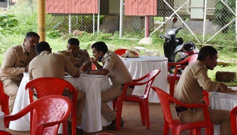 ಕೊಡಗು ಜಿಲ್ಲಾಡಳಿತ, ಜಿಲ್ಲಾ ಉಸ್ತುವಾರಿ ಸಚಿವ ವಿ. ಸೋಮಣ್ಣ ವಿರುದ್ಧ ಸರ್ಕಾರಕ್ಕೆ ದೂರು ನೀಡಲಾಗಿದೆ.