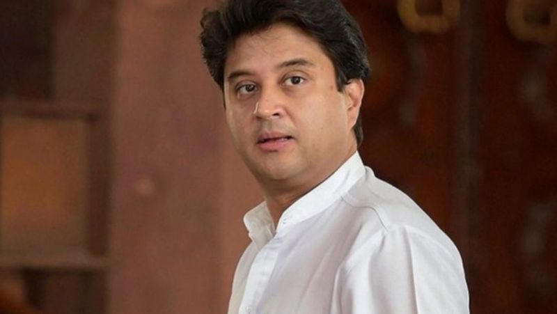 Jyotiraditya Scindia exposes Kamal Nath for taking loan of Rs 8000 crore during his tenure as chief minister