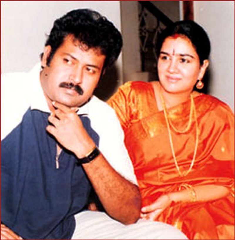 முந்தானை முடிச்சி படத்தின் மூலம் பிரபலமான நடிகை ஊர்வசி, 2000 ஆம் ஆண்டு, பிரபல மலையாள நடிகர் மனோஜ் கே ஜெயன் என்பவரை திருமணம் செய்து கொண்டார். பின்னர் கருத்து வேறுபாடு காரணமாக இவர்கள், 2008 ஆம் ஆண்டு விவாகரத்து பெற்று பிரிந்தனர்.