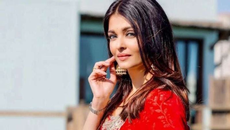 <p>যথারীতি খবর পেয়ে সেখানে হাজির হয়ে যা হাজার হাজার চিত্রসাংবাদিক। তবে তাঁদের দেখা মাত্রই, ক্যামেরার সাটারের শব্দে সব শিশুরা ভয় পেয়ে যায়। </p>