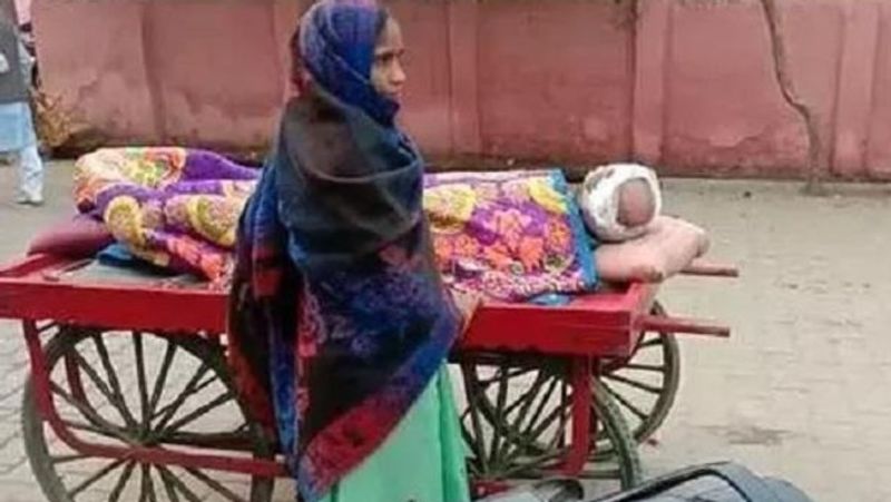  कौशल्या का कहना है कि उसने सोचा था कि वह मंगलसूत्र बेचकर जो रुपए आएंगे उससे वह अपनी बेटी की शादी कर देगी। लेकिन उसका यह सारा पैसा राशन पर ही खर्च हो गया। पति की दवाई भी नहीं ली है, पता नहीं अब आगे क्या होगा। नम आंखों से कहती है कि अब वो अपनी बेटी की शादी आर्य समाज मंदिर में करेंगी। वह चाहती थी कि बेटी के फेरे उसके आंगन में पड़े, लेकिन लॉकडाउन ने ऐसा ग्रहण लगाया कि शादी तो दूर जिंदा रहना मुश्किल हो रहा है।