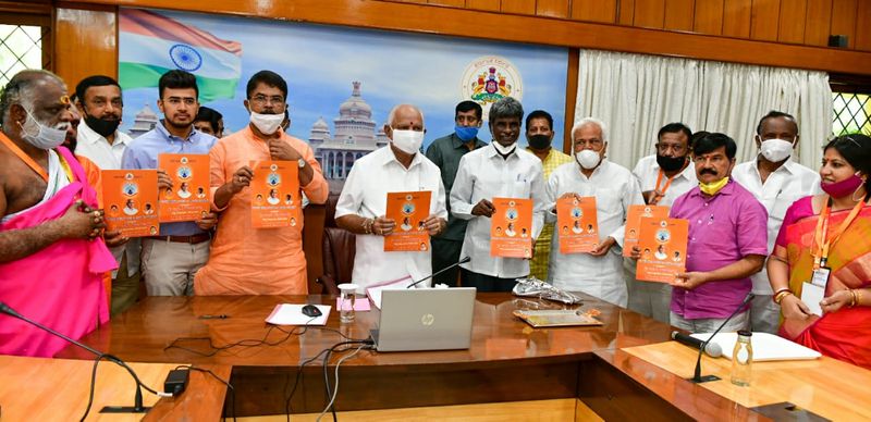ಶಿಕ್ಷಣ ಹಾಗೂ ಸಾಂಸ್ಕೃತಿಕ ಪರಂಪರೆಯಲ್ಲಿ ಬ್ರಾಹ್ಮಣರ ಕೊಡುಗೆಯನ್ನು ಸಿಎಂ ಈ ಸಂದರ್ಭ ಸ್ಮರಿಸಿಕೊಂಡರು.