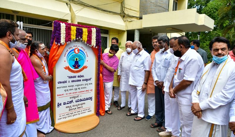 ಕರ್ನಾಟಕ ರಾಜ್ಯ ಬ್ರಾಹ್ಮಣ ಅಭಿವೃದ್ಧಿ ಮಂಡಳಿಯ ನೂತನ ಕಚೇರಿಯ ಲಾಂಛನ ಮತ್ತು ಜಾಲತಾಣವನ್ನು ಸಿಎಂ ಬೆಂಗಳೂರಿನಲ್ಲಿ ಉದ್ಘಾಟಿಸಿದ್ದಾರೆ.