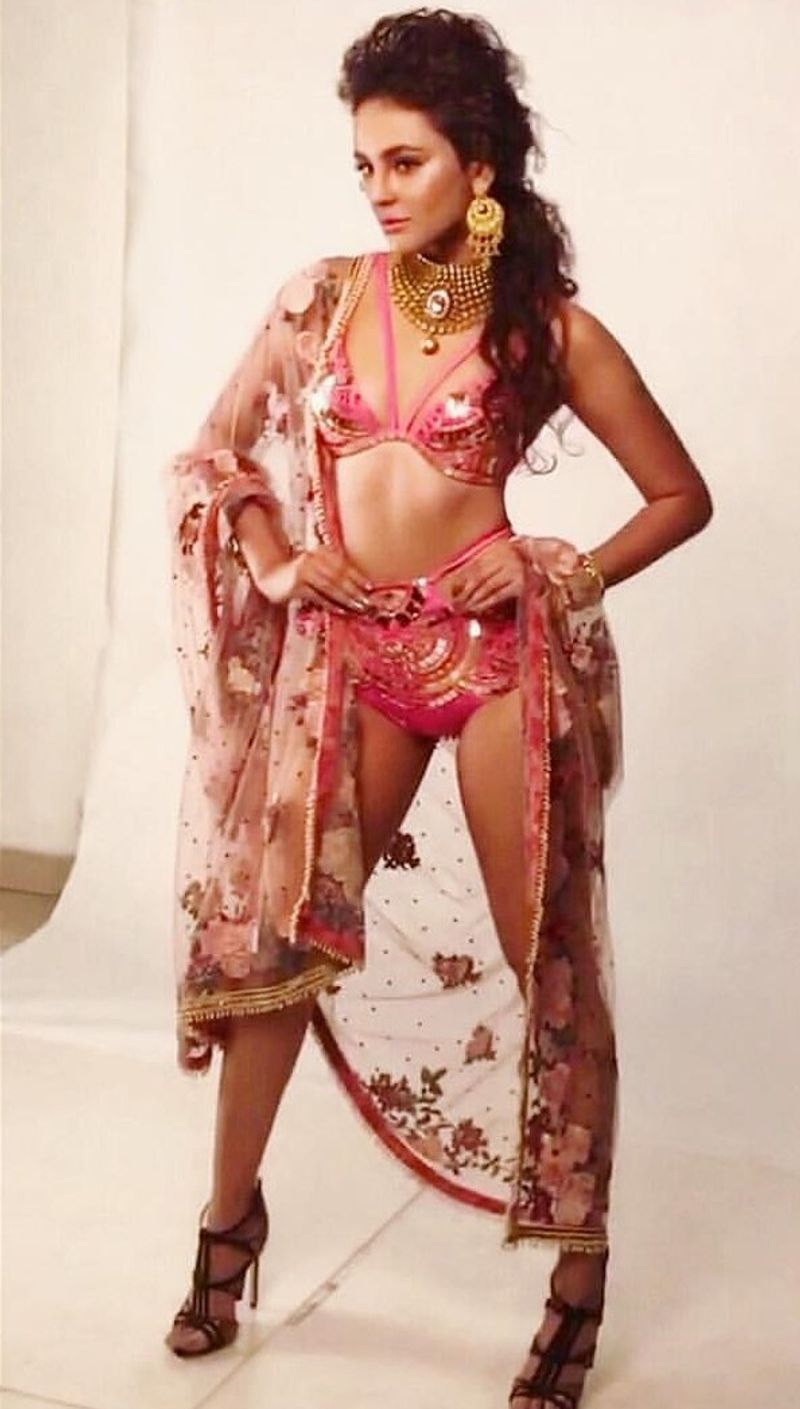 Run Raja Run Fame Seerat Kapoor Hot Photos
