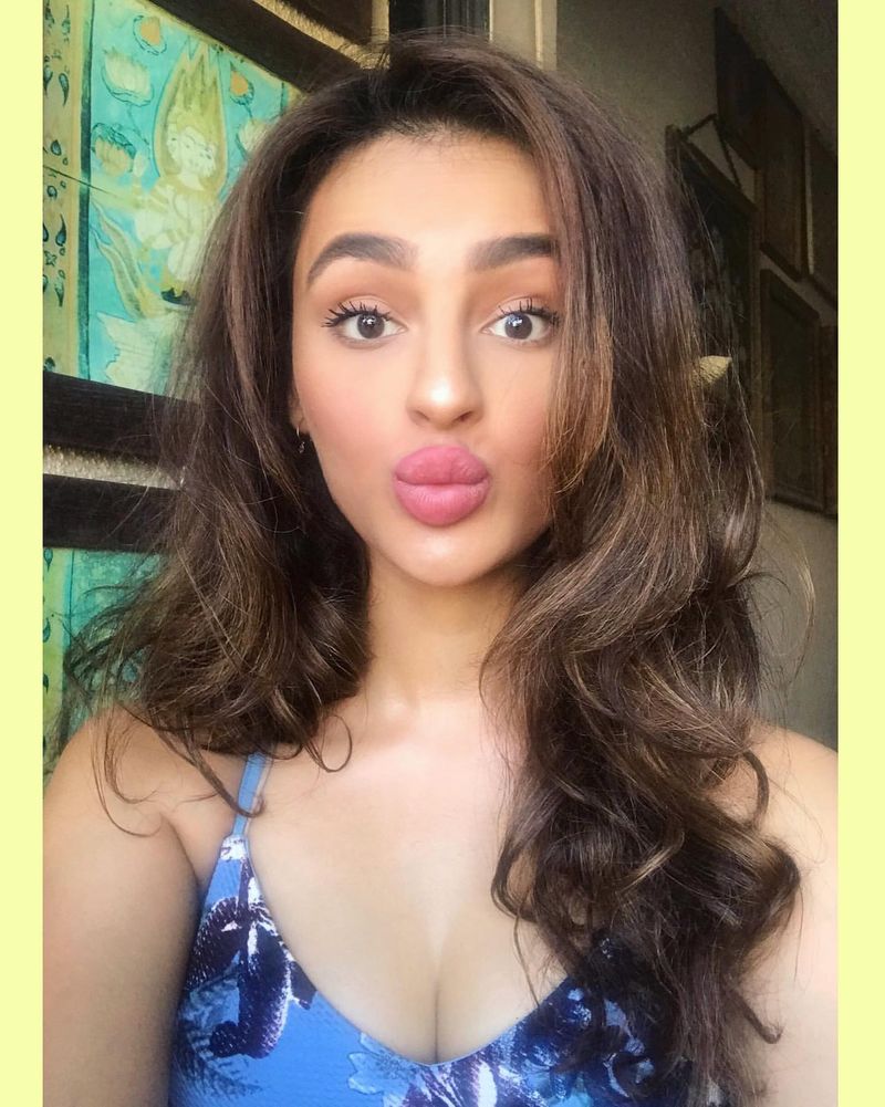 Run Raja Run Fame Seerat Kapoor Hot Photos