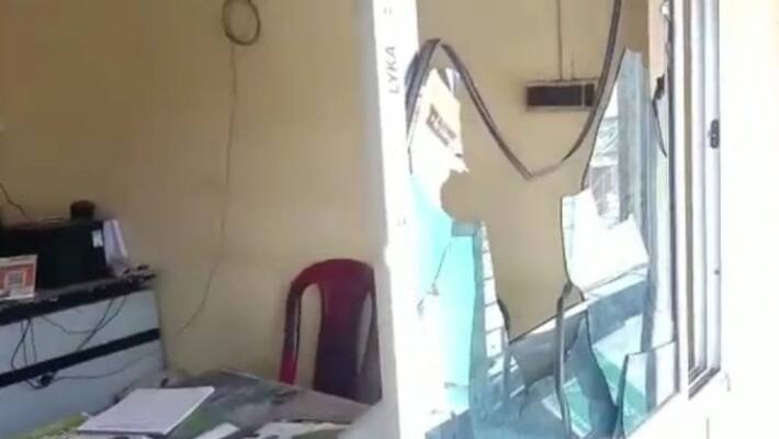 Locals stop Migrant workers from entering quarantine cetre in Howrah Locals stop Migrant workers from entering quarantine cetre in Howrah
