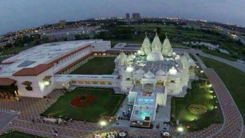 मंदिर निर्माण ने लोहे का इस्तेमाल नहीं
राम मंदिर कार्यशाला के मुताबिक, राम मंदिर 2 मंजिला होगा। 128 फीट उंचा, 268 फीट लंबा, 140 फीट चौड़ा होगा। मंदिर में कहीं भी लोहे का इस्तेमाल नहीं किया जाएगा। हर मंजिल पर 106 खंभे होंगे।