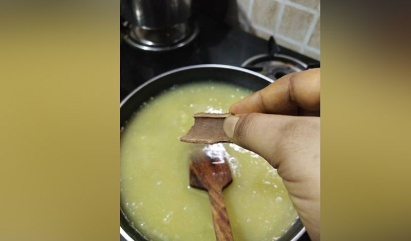 5 से 7 मिनट पकाने के बाद इसका टेक्सचर गाढ़ा हो जाएगा।
