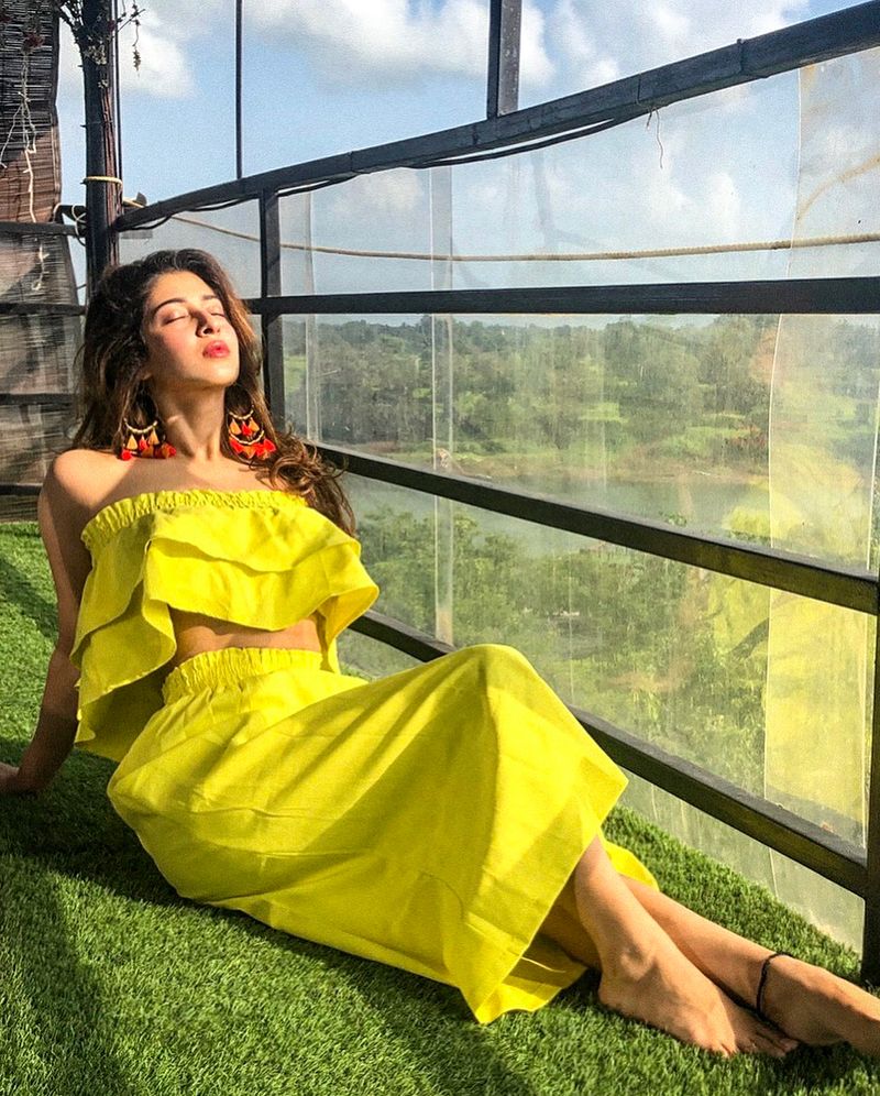 Sexy Beauty Sonarika Bhadoria Hot Photos