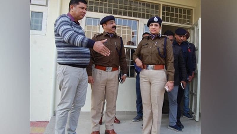 हालांकि अपने सीनियर अधिकारियों से विवाद के कारण भी भारती अरोड़ा चर्चाओं में आ चुकी हैं।